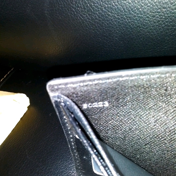 Louis Vuitton Wallet - Picture 1 of 2